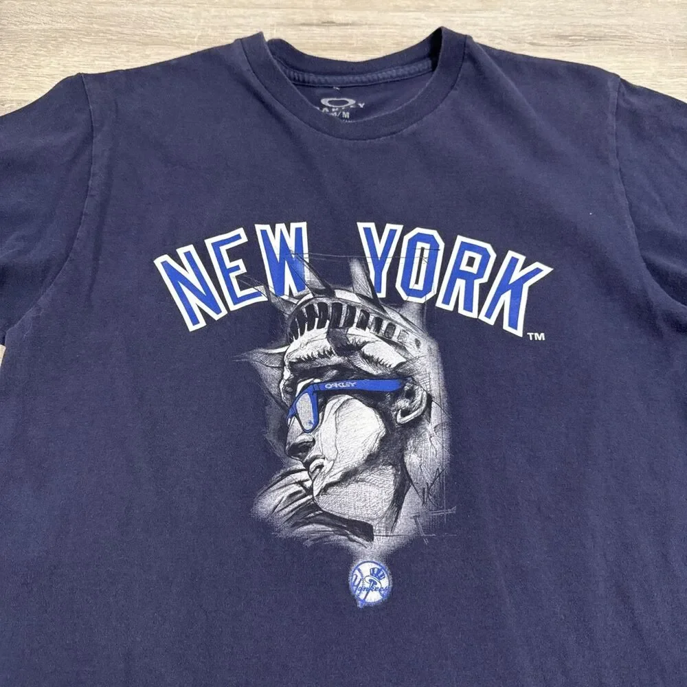 New York Yankees Shirt Oakley Men's Blue Medium Statue Of Liberty MLB Tee